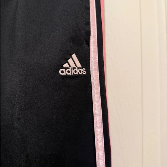 Adidas track suit
Pink black 14-16 sweats - Picture 3 of 12